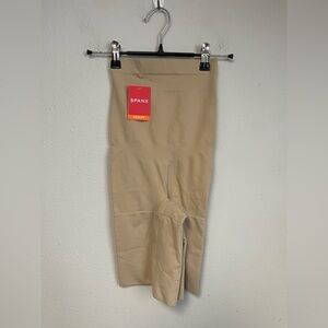 NWT Women’s Spanx Shapewear Shorts Size
small